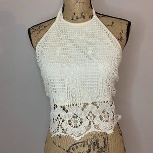 White halter crop